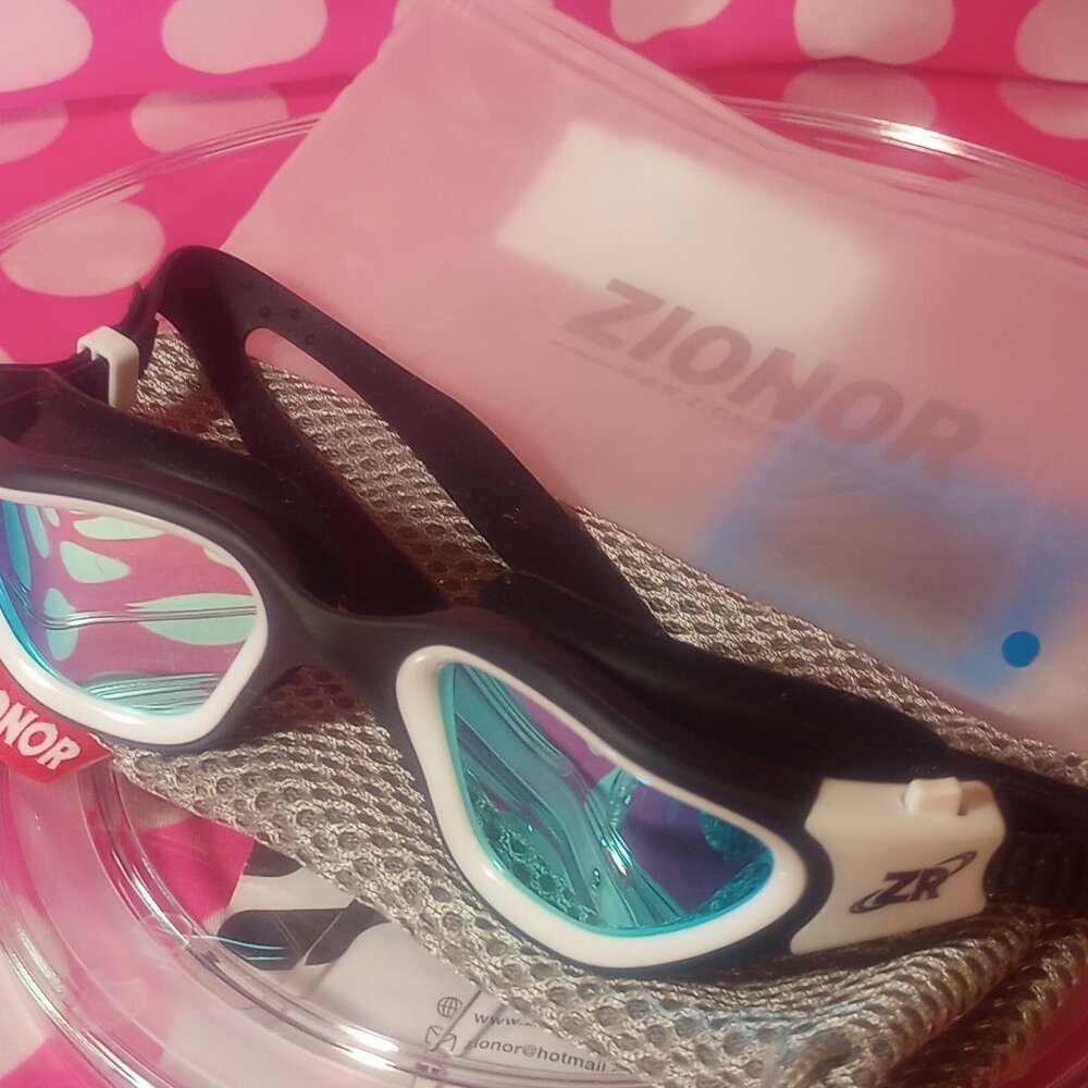 Professional swim goggles